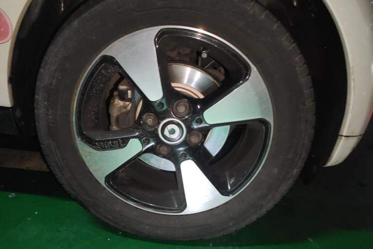 Used smart fortwo 2018 1.0L 52kW Hardtop Passion Edition China V Standard Right Front Wheel Hub