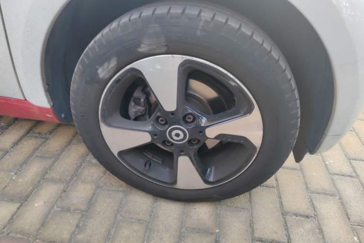 Used smart fortwo 2018 1.0L 52kW Hardtop Passion Edition China V Standard Right Front Wheel Hub