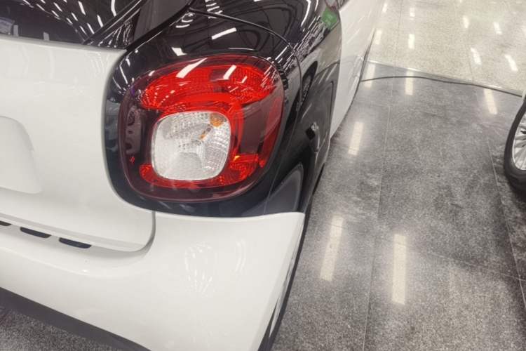 Used smart fortwo 2018 1.0L 52kW Hardtop Dynamic Version China V Right Rear Taillight