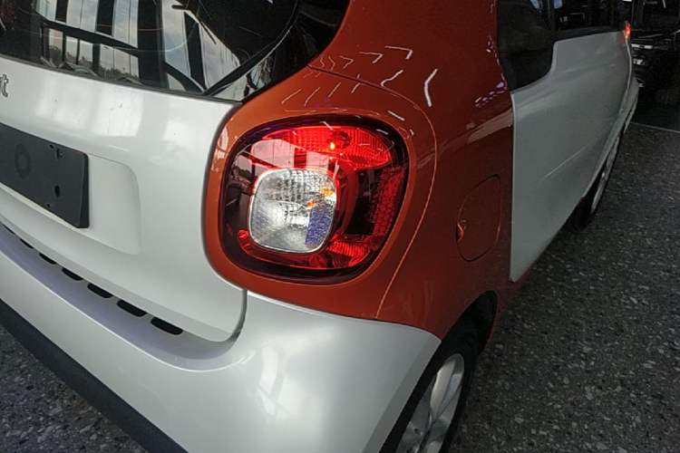 Used smart fortwo 2018 1.0L 52kW Hardtop Dynamic Version China V Right Rear Taillight