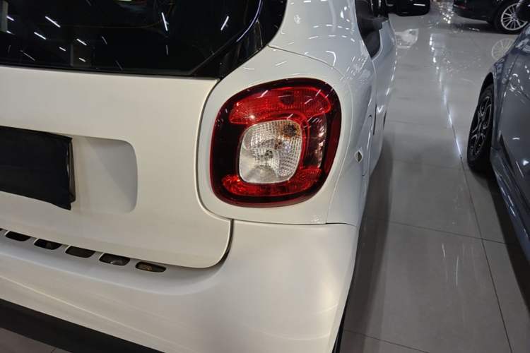 Used smart fortwo 2018 1.0L 52kW Hardtop Dynamic Version China V Right Rear Taillight