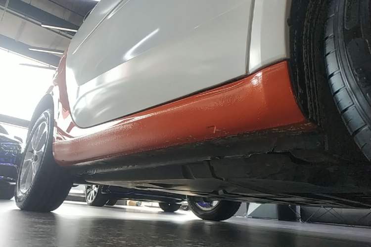 Used smart fortwo 2018 1.0L 52kW Hardtop Dynamic Version China V Right Side Sill