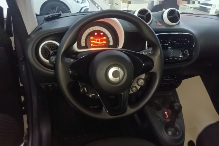 Used smart fortwo 2018 1.0L 52kW Hardtop Dynamic Version China V Steering Wheel