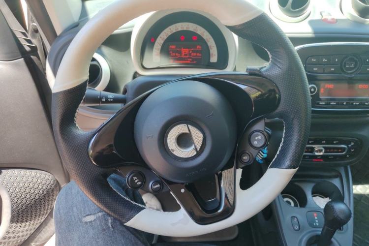 Used smart fortwo 2018 1.0L 52kW Hardtop Dynamic Version China V Steering Wheel