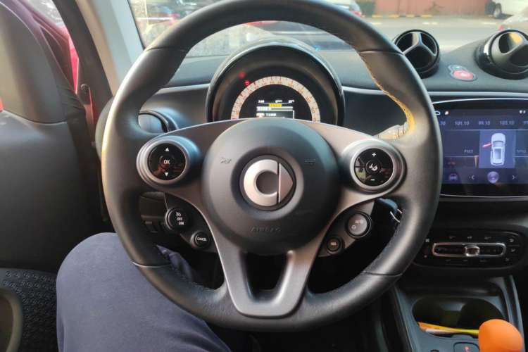 Used smart fortwo 2018 1.0L 52kW Hardtop Passion Edition China V Standard Steering Wheel