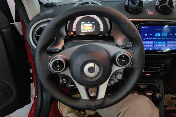 Used smart fortwo 2018 1.0L 52kW Hardtop Passion Edition China V Standard Steering Wheel