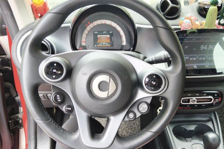 Used smart fortwo 2018 1.0L 52kW Hardtop Passion Edition China V Standard Steering Wheel