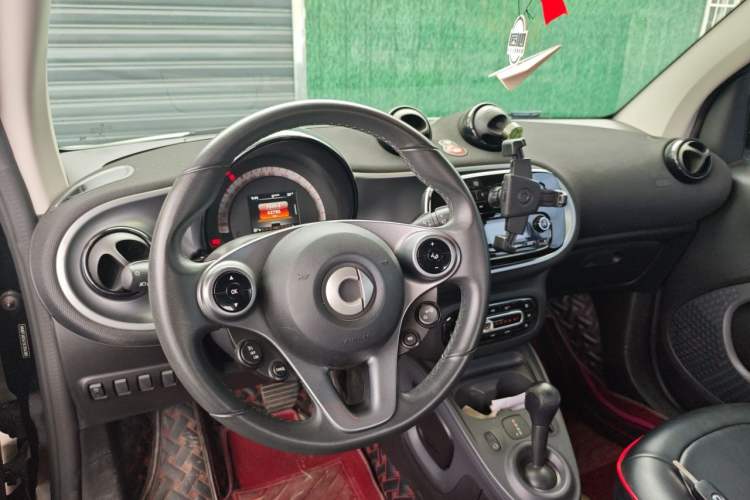 Used smart fortwo 2018 1.0L 52kW Hardtop Passion Edition China V Standard Steering Wheel