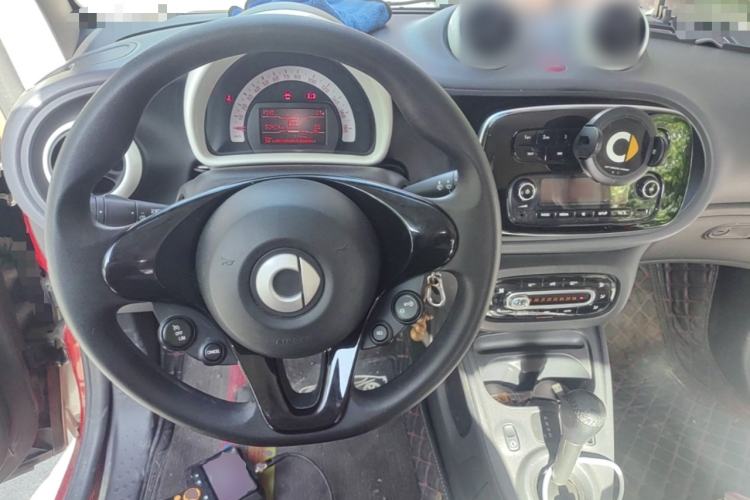 Used smart fortwo 2018 1.0L 52kW Hardtop Dynamic Version China V Steering Wheel