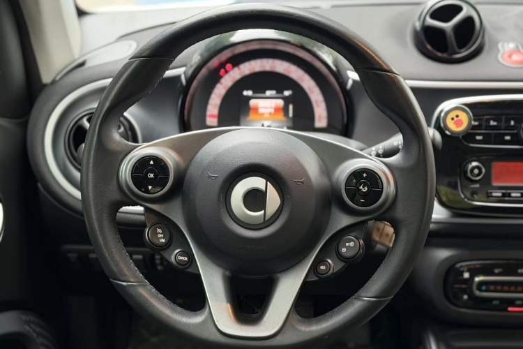 Used smart fortwo 2018 1.0L 52kW Hardtop Passion Edition China V Standard Steering Wheel