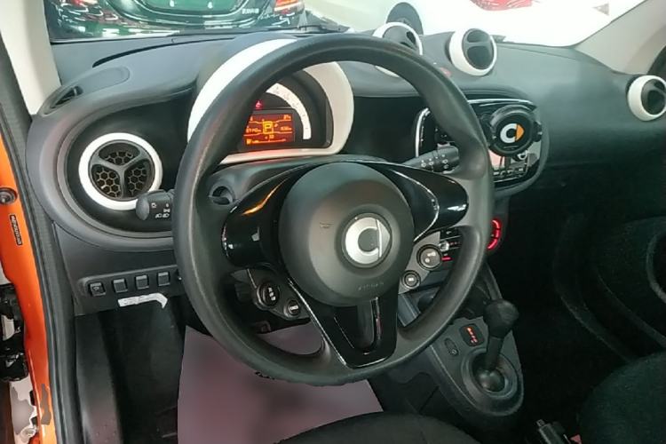Used smart fortwo 2018 1.0L 52kW Hardtop Dynamic Version China V Steering Wheel