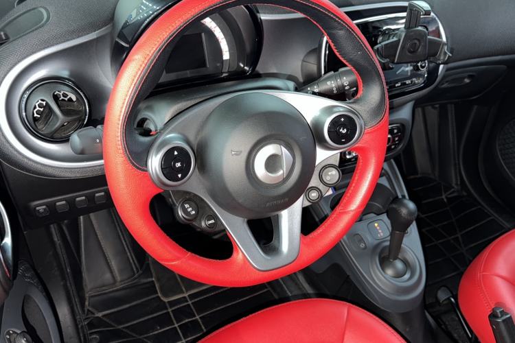 Used smart fortwo 2018 1.0L 52kW Hardtop Passion Edition China V Standard Steering Wheel