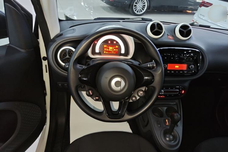 Used smart fortwo 2018 1.0L 52kW Hardtop Dynamic Version China V Steering Wheel