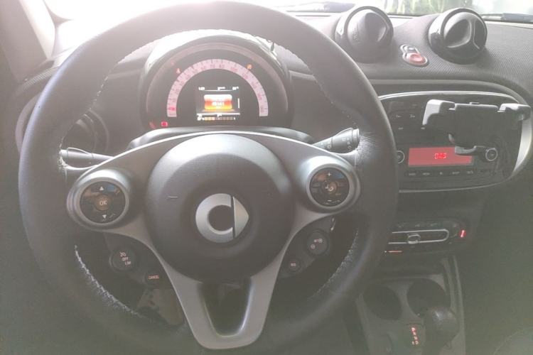 Used smart fortwo 2018 1.0L 52kW Hardtop Passion Edition China V Standard Steering Wheel
