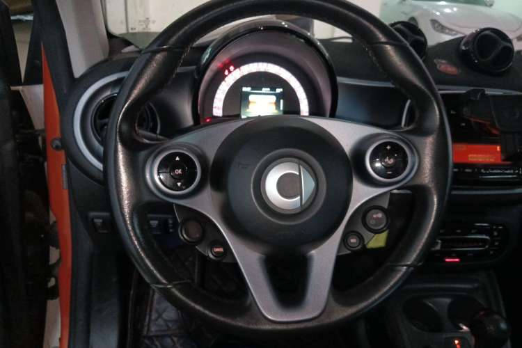 Used smart fortwo 2018 1.0L 52kW Hardtop Passion Edition China V Standard Steering Wheel
