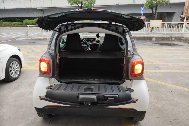 Used smart fortwo 2018 0.9T 66kW Hardtop Pioneer Edition China V Emission Standard Trunk