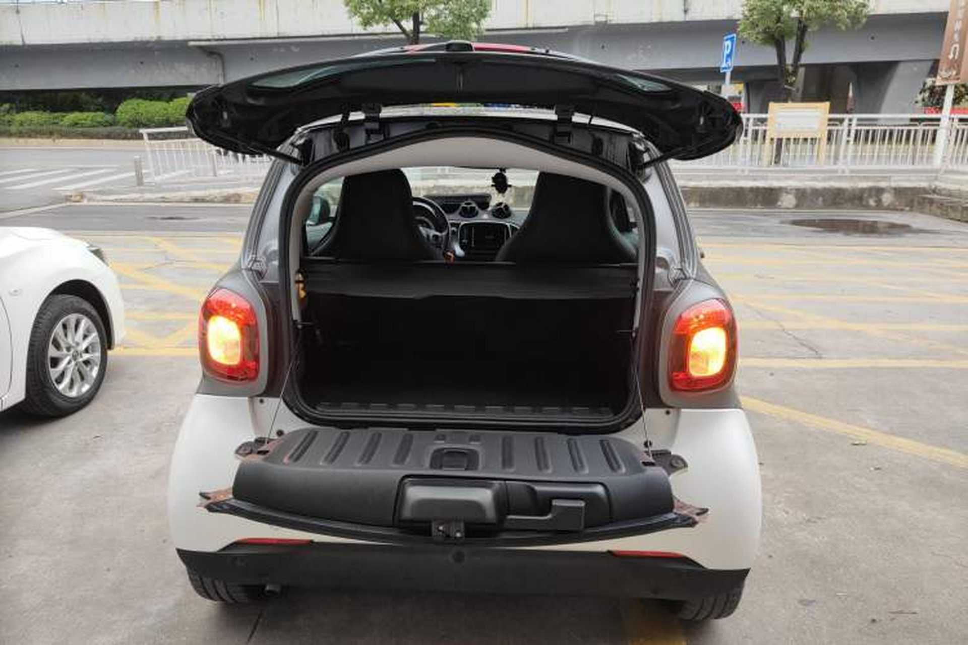 Used smart fortwo 2018 0.9T 66kW Hardtop Pioneer Edition China V Emission Standard Trunk
