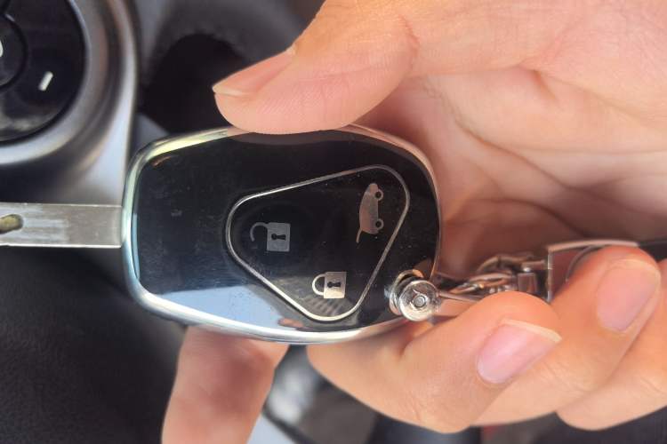 Used smart fortwo 2018 1.0L 52kW Convertible Passion Edition China V Standard Vehicle Key