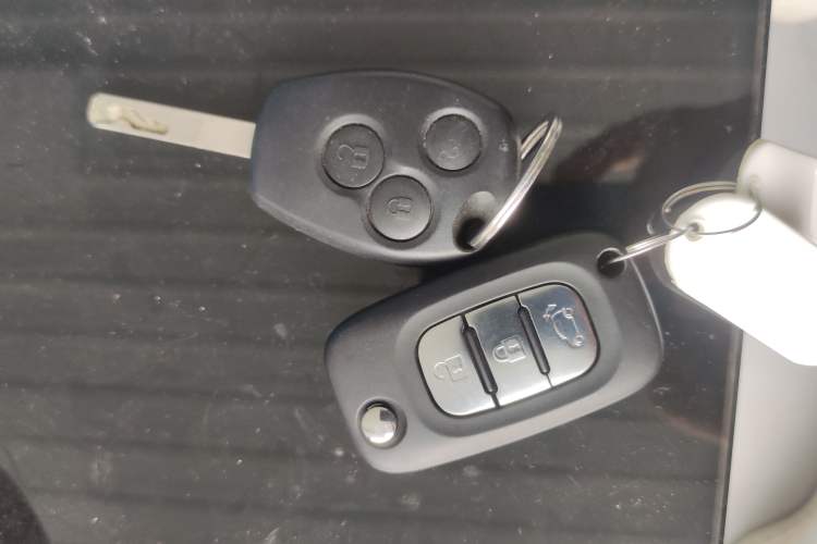 Used smart fortwo 2018 1.0L 52kW Hardtop Passion Edition China V Standard Vehicle Key
