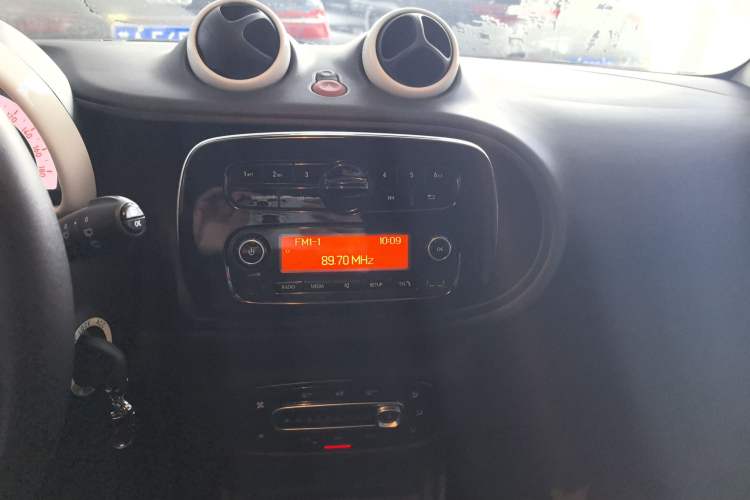 Used smart fortwo 2018 1.0L 52kW Hardtop Dynamic Version China V Audio And AC Panel