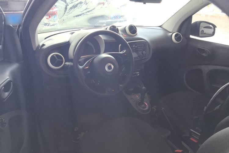 Used smart fortwo 2018 1.0L 52kW Hardtop Dynamic Version China V Center Console