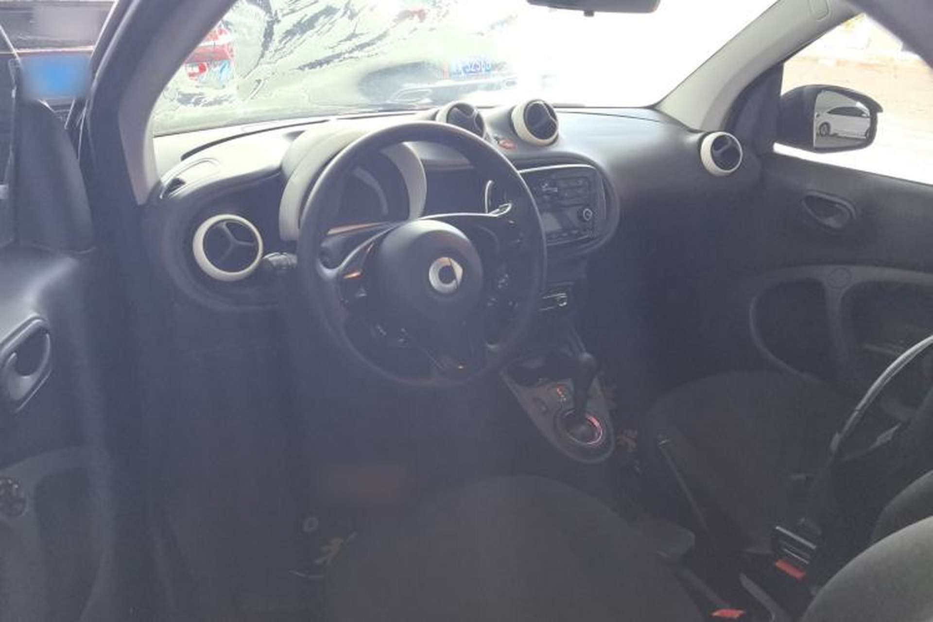 Used smart fortwo 2018 1.0L 52kW Hardtop Dynamic Version China V Center Console