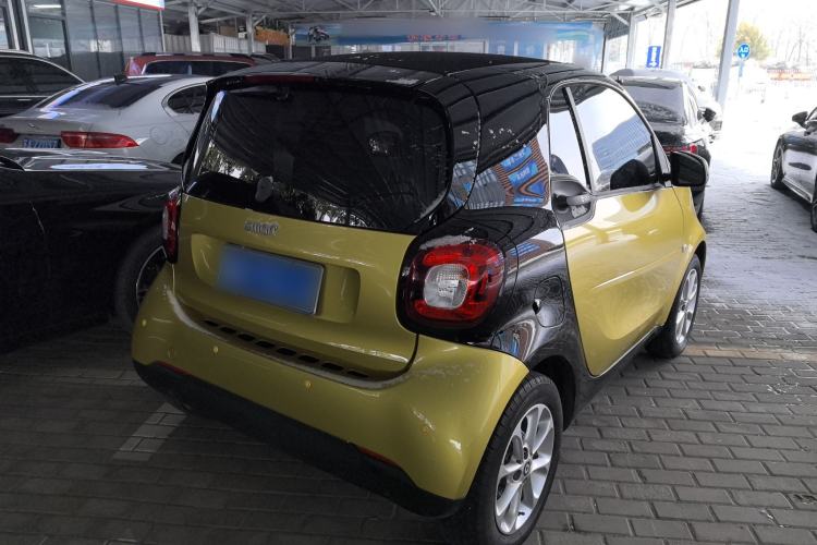 Used smart fortwo 2018 1.0L 52kW Hardtop Dynamic Version China V Rear Right 45 Deg