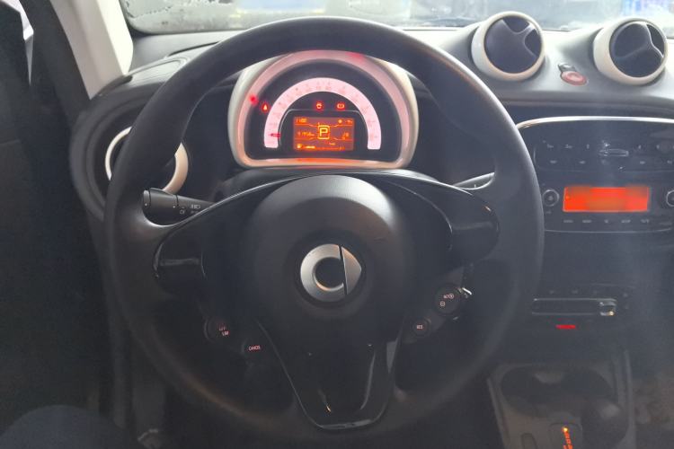 Used smart fortwo 2018 1.0L 52kW Hardtop Dynamic Version China V Steering Wheel