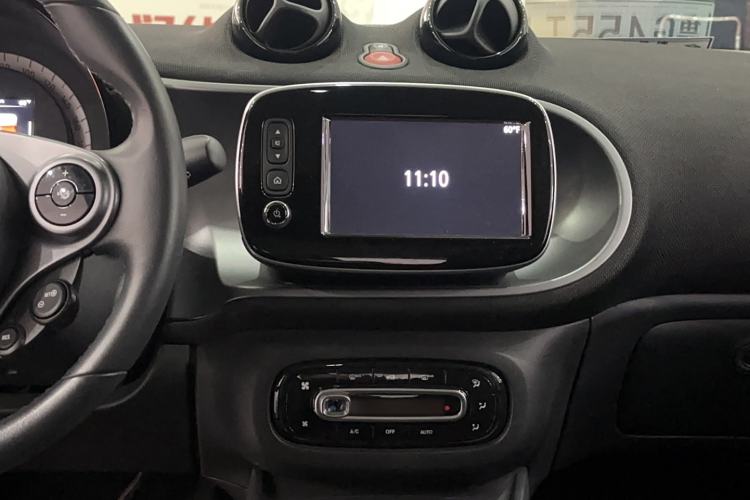 Used smart fortwo 2019 0.9T 66kW Hardtop Engine Version China VI Emission Standard Audio And AC Panel