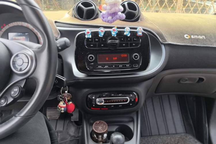 Used smart fortwo 2019 0.9T 66kW Hardtop Wind Power Edition China VI Audio And AC Panel