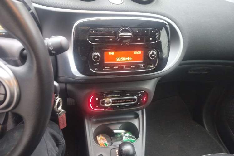 Used smart fortwo 2019 0.9T 66kW Hardtop Wind Power Edition China VI Audio And AC Panel