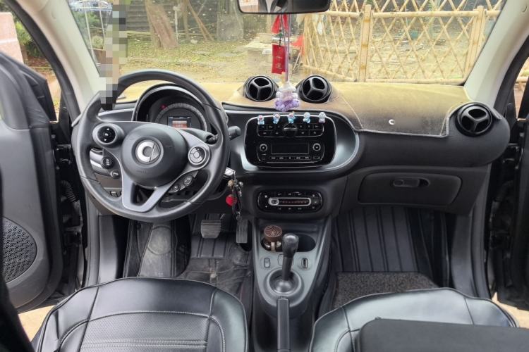 Used smart fortwo 2019 0.9T 66kW Hardtop Wind Power Edition China VI Center Console