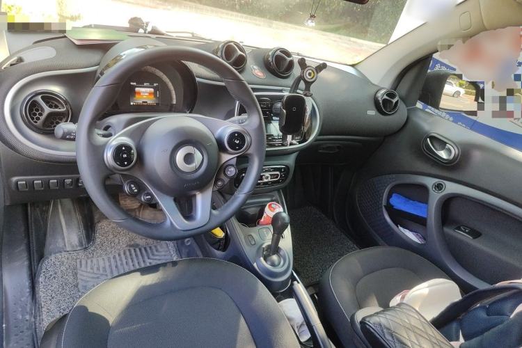 Used smart fortwo 2019 0.9T 66kW Hardtop Wind Power Edition China VI Center Console