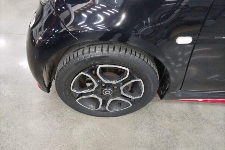 Used smart fortwo 2019 0.9T 66kW Hardtop Wind Power Edition China VI Exterior 4