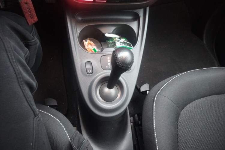 Used smart fortwo 2019 0.9T 66kW Hardtop Wind Power Edition China VI Gear Lever