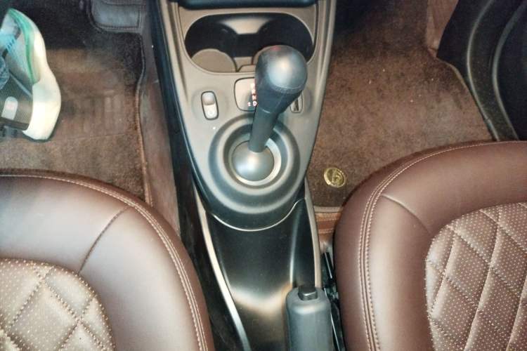 Used smart fortwo 2019 0.9T 66kW Hardtop Wind Power Edition China VI Gear Lever