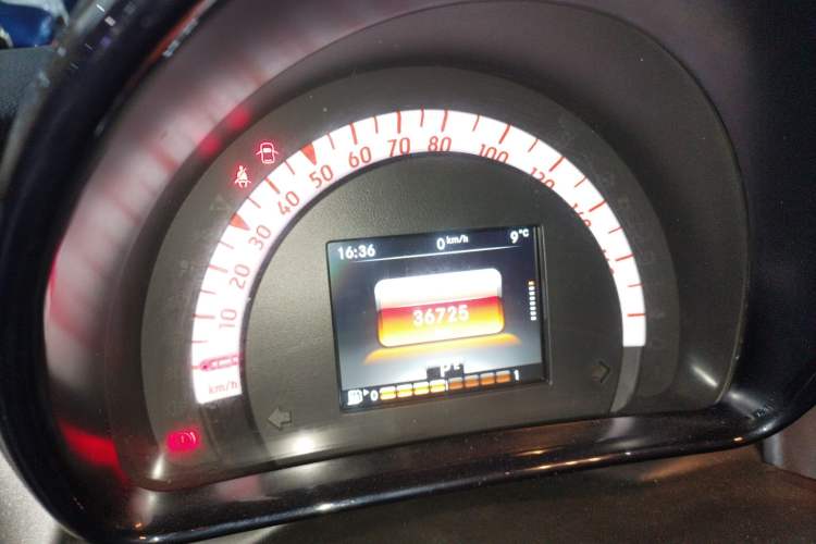 Used smart fortwo 2019 0.9T 66kW Hardtop Wind Power Edition China VI Instrument Cluster