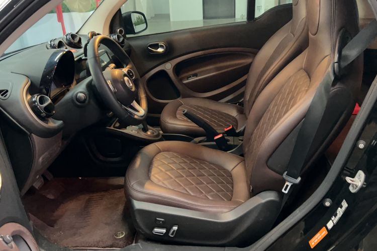 Used smart fortwo 2019 0.9T 66kW Hardtop Wind Power Edition China VI Interior 2