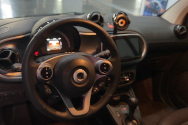 Used smart fortwo 2019 0.9T 66kW Hardtop Wind Power Edition China VI Interior 3