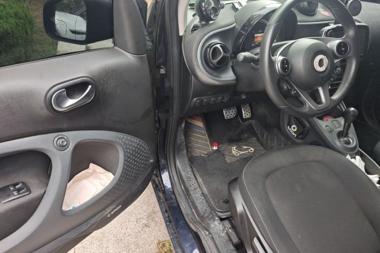 Used smart fortwo 2019 0.9T 66 kW Yufeng Blue Special Edition China V Standard Interior 3
