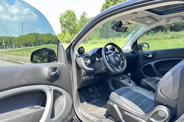 Used smart fortwo 2019 0.9T 66kW Hardtop Pioneer Edition China VI Interior 4