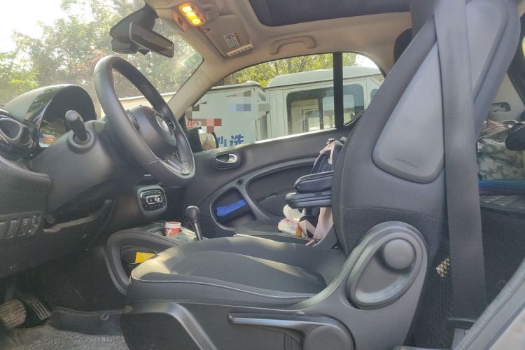 Used smart fortwo 2019 0.9T 66kW Hardtop Wind Power Edition China VI Left Front Seat