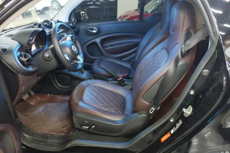 Used smart fortwo 2019 0.9T 66kW Hardtop Wind Power Edition China VI Left Front Seat