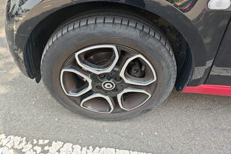 Used smart fortwo 2019 0.9T 66kW Hardtop Wind Power Edition China VI Left Front Wheel Hub