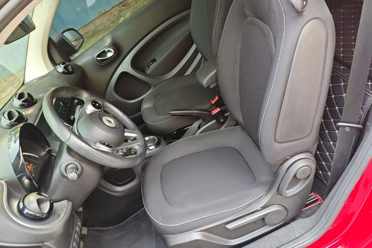 Used smart fortwo 2019 0.9T 66kW Hardtop Wind Power Edition China VI Left Rear Seat
