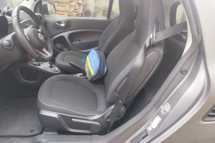 Used smart fortwo 2019 0.9T 66kW Hardtop Wind Power Edition China VI Left Rear Seat