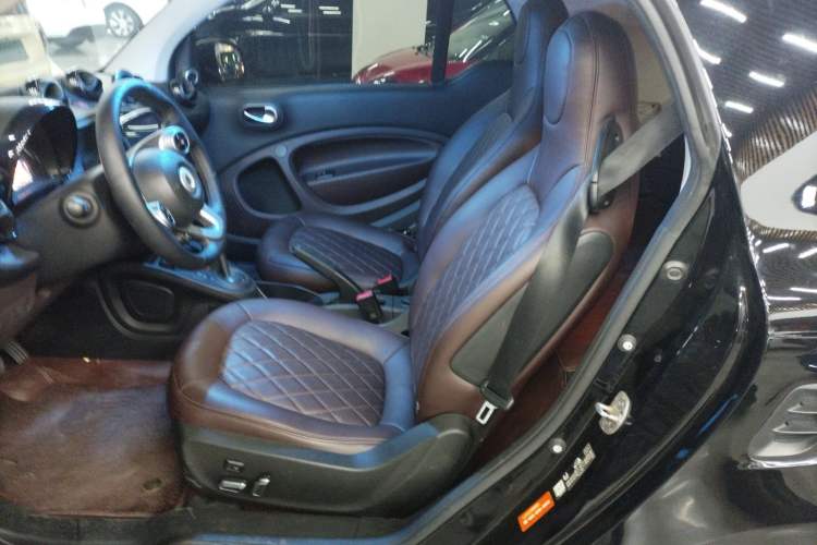 Used smart fortwo 2019 0.9T 66kW Hardtop Wind Power Edition China VI Left Rear Seat