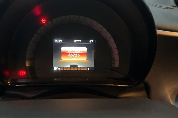 Used smart fortwo 2019 0.9T 66kW Hardtop Wind Power Edition China VI Odometer Close Up