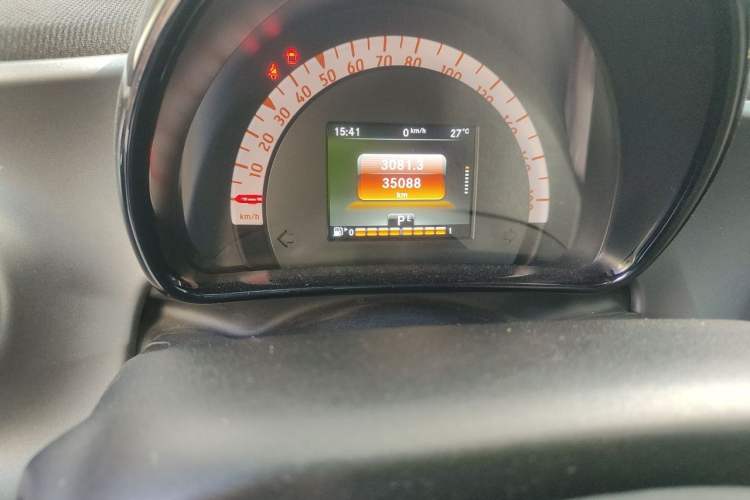 Used smart fortwo 2019 0.9T 66kW Hardtop Wind Power Edition China VI Odometer Close Up