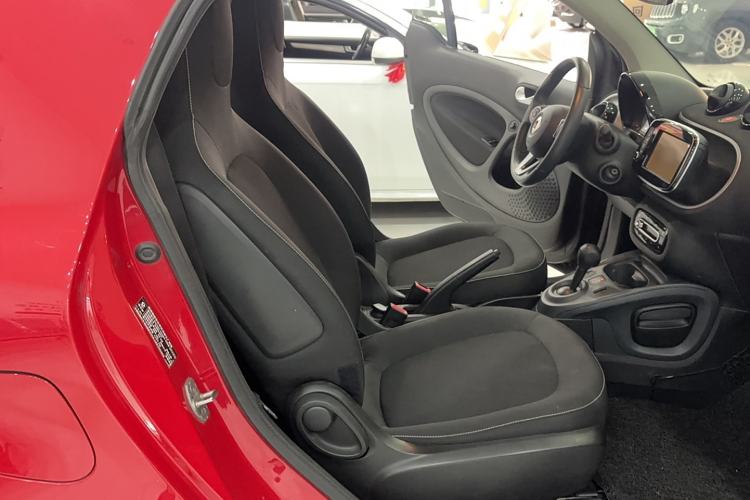 Used smart fortwo 2019 0.9T 66kW Hardtop Engine Version China VI Emission Standard Right Front Seat